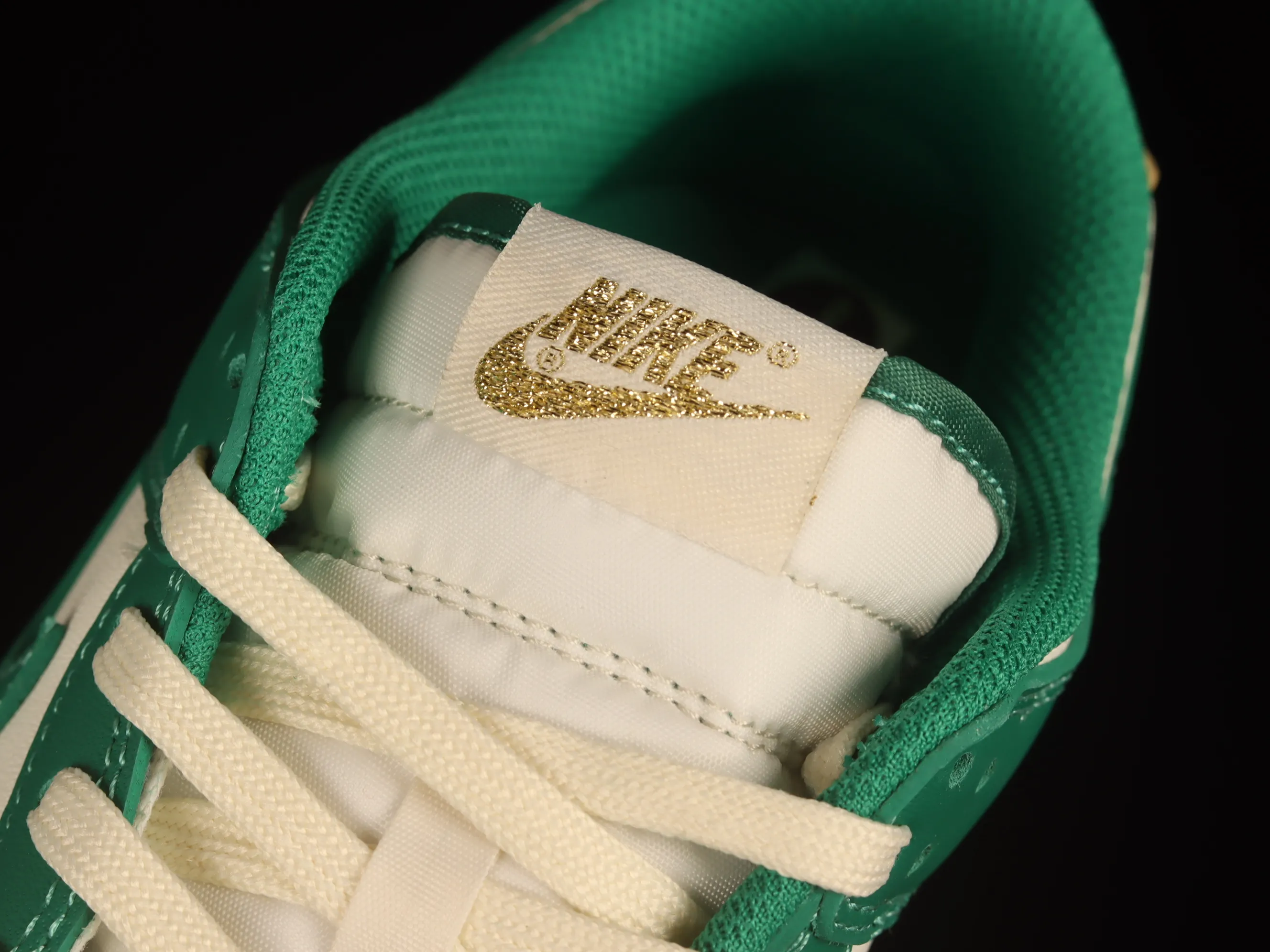All categories Nk SB Dunk Series Nk SB Dunk Low Low-top sneakers Nk Dunk Low "Green And Gold" Refreshing green color SB Dunk Series low-top casual sports skateboard shoes FB7173-131